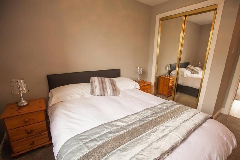 Centre Executive 2 Bed With Wifi & Parking Apartamento *