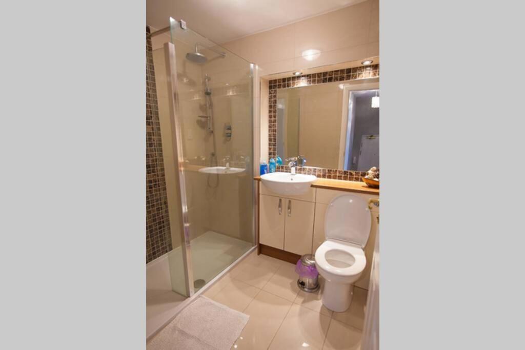 Centre Executive 2 Bed With Wifi & Parking Apartamento