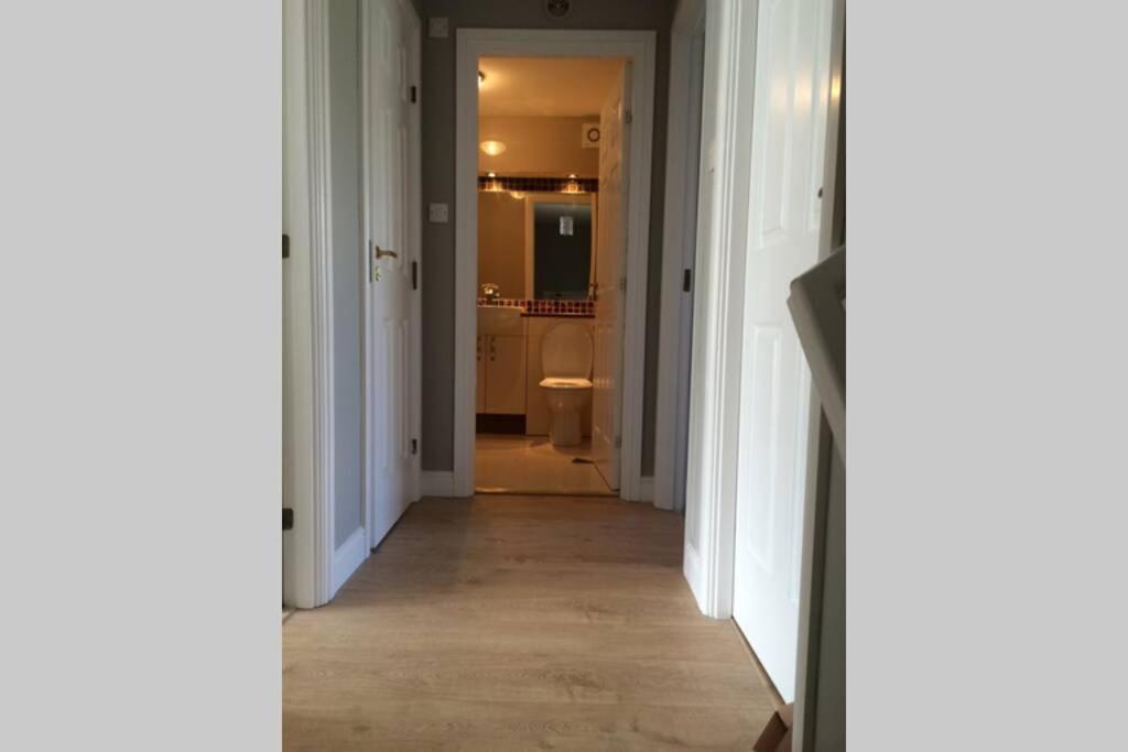 Centre Executive 2 Bed With Wifi & Parking Apartamento
